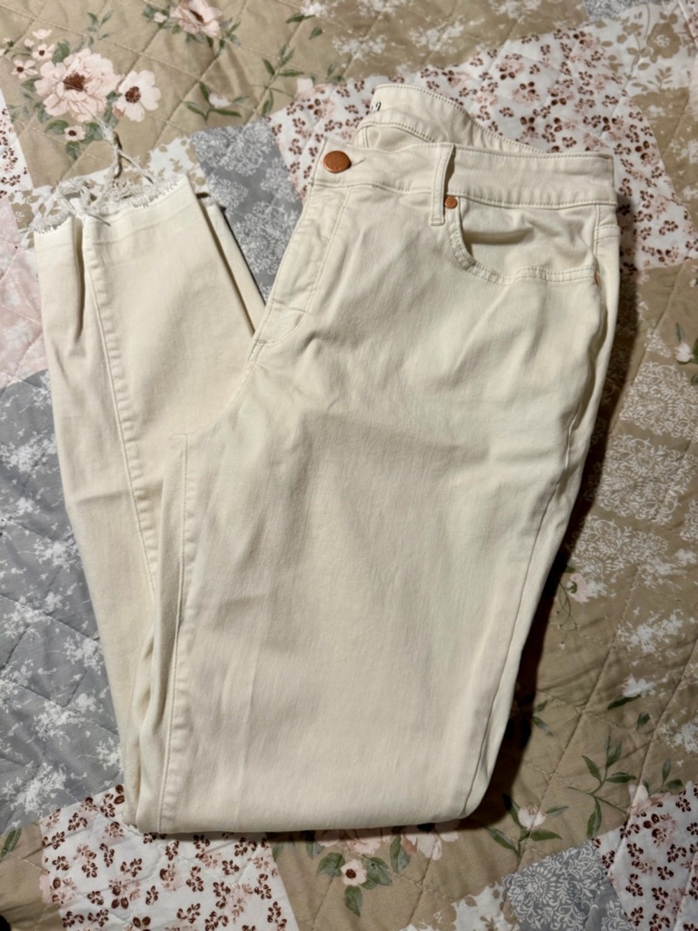 a.n.a Cream Skinny Jeans - High Rise Slim Fit
